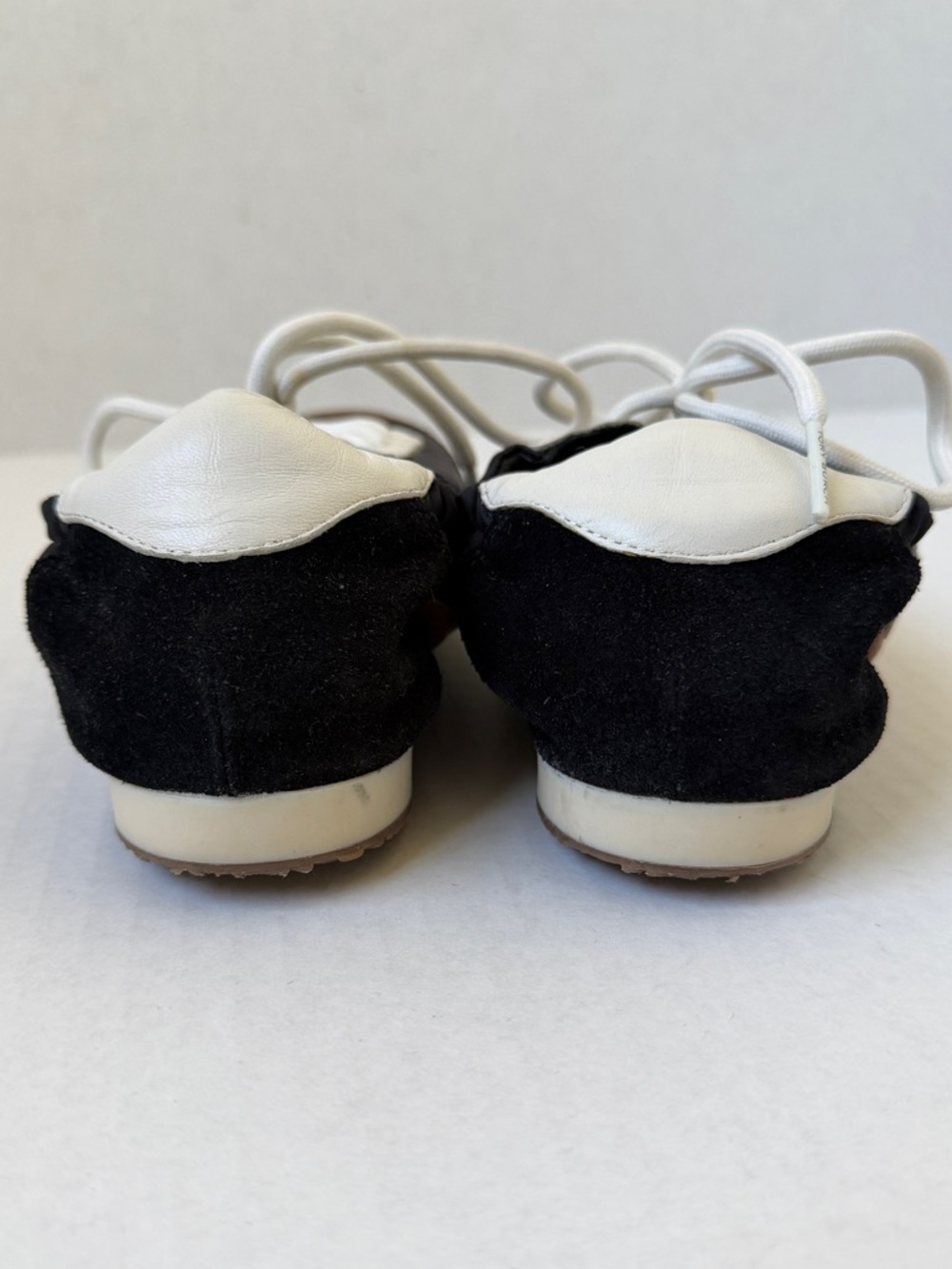 Tory Burch Sneaker Black / Brown and Ivory 6.5 - Picture 4 of 7